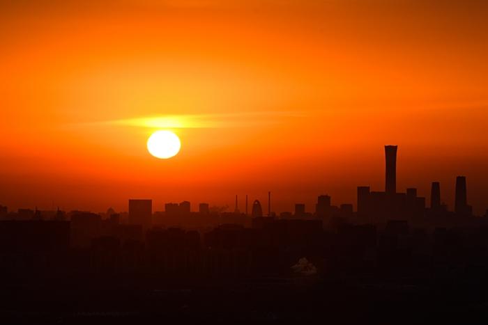 新年日出來啦！迎接2025年的第一縷陽光