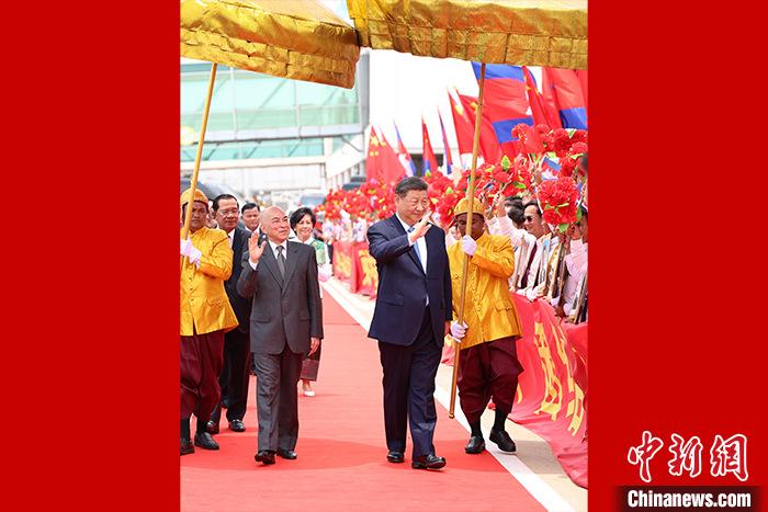 習(xí)近平抵達(dá)金邊對(duì)柬埔寨進(jìn)行國事訪問