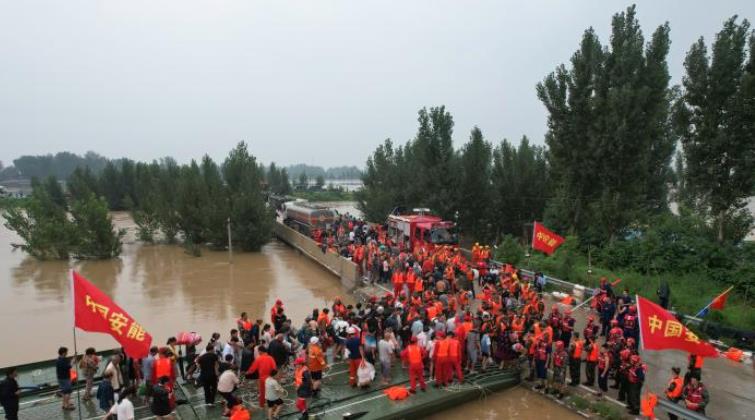 “逆行”重器中流擊水，創(chuàng)造救援速度奇跡<p>以精銳之“能”，護百姓之“安”，每一次極速救援，都是一場全力以赴，是承諾更是本色。<p>