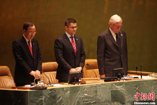 聯(lián)合國(guó)送別查韋斯潘基文默哀追憶