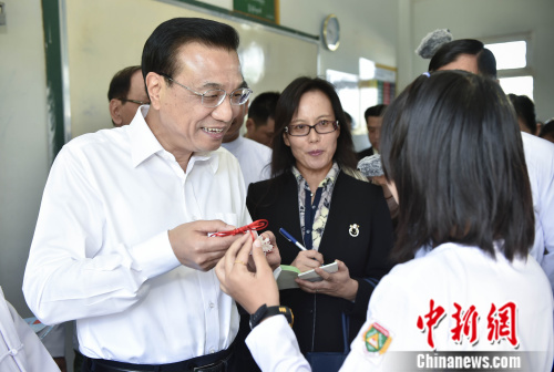 李克強向緬甸青少年講述青年時代經(jīng)歷