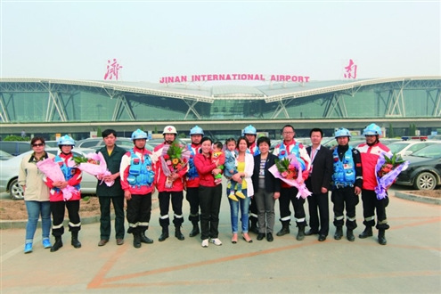 民間救援隊(duì)談?wù)饏^(qū)經(jīng)歷:志愿者無經(jīng)驗(yàn)遇滾石亂跑