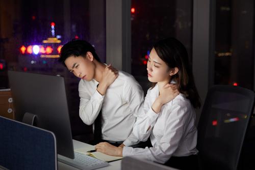 久坐傷身！中醫(yī)教你三組動(dòng)作緩解肩頸疲勞