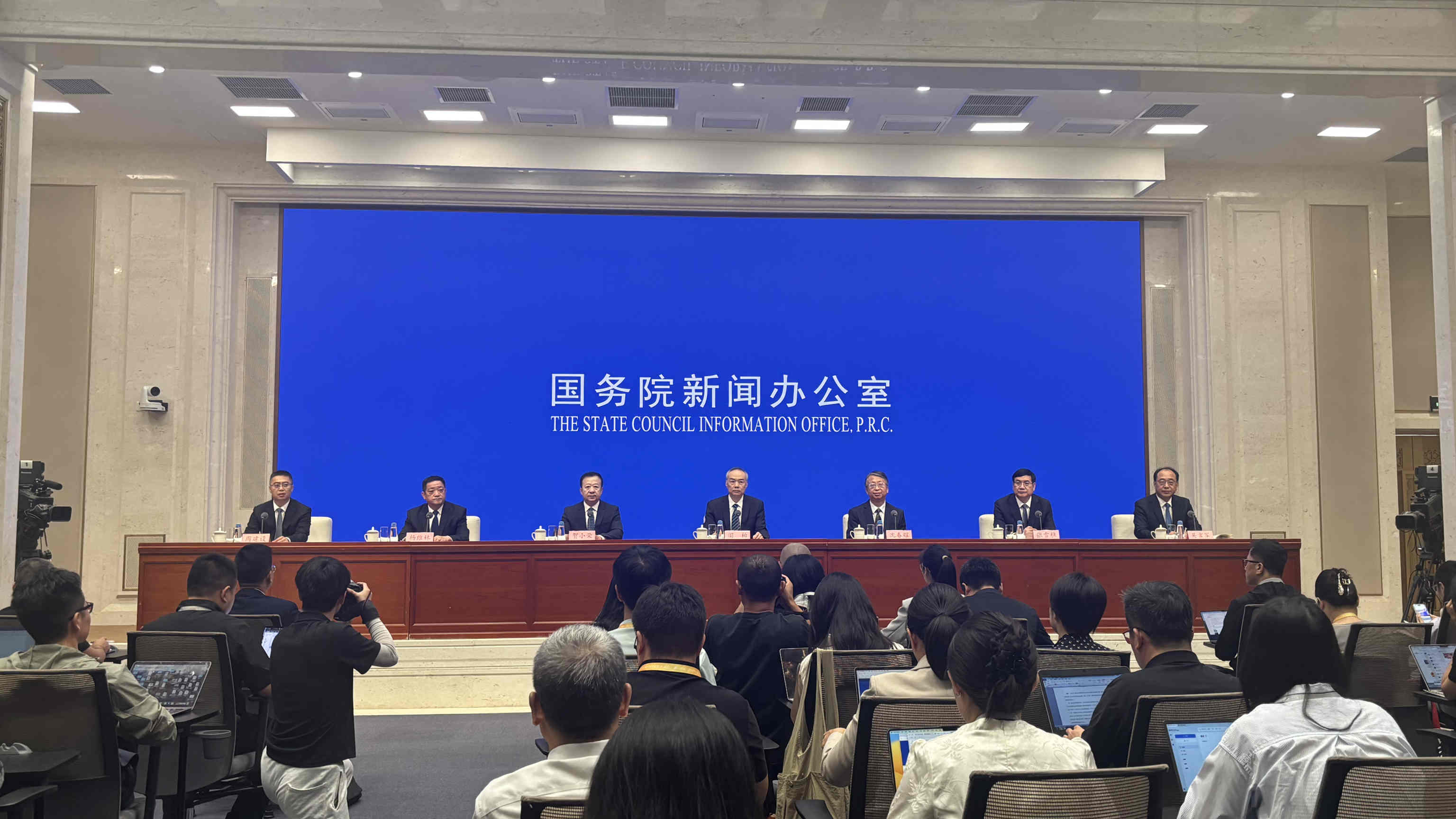 國新辦舉行介紹“十四五”時期堅定不移走中國特色社會主義法治道路有關(guān)情況發(fā)布會